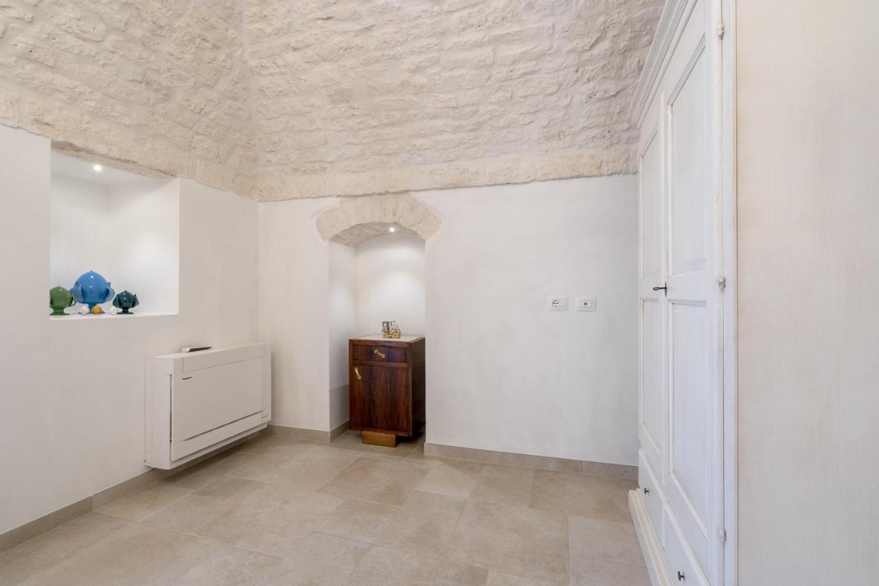 Suite La Scala Del Borgo Cisternino Exterior photo