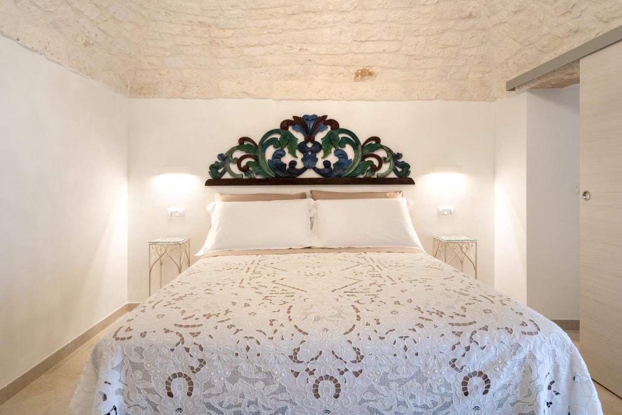 Suite La Scala Del Borgo Cisternino Exterior photo